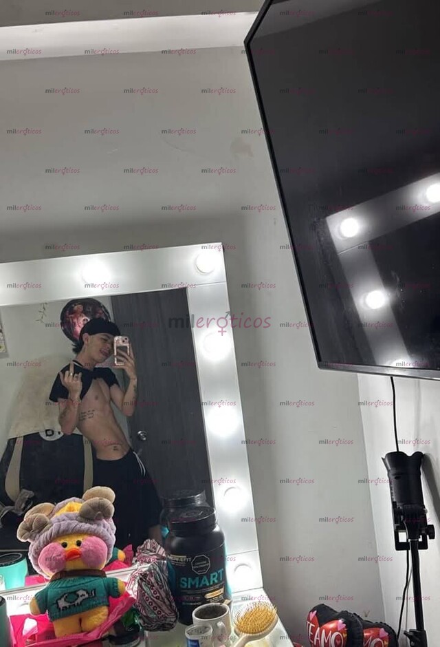FOTOS DE CHICO DELGADO PARCHADO CON GANAS DE DAR PLACER Y DISFRUTAR DEL MOMENTO SIN AFÁN