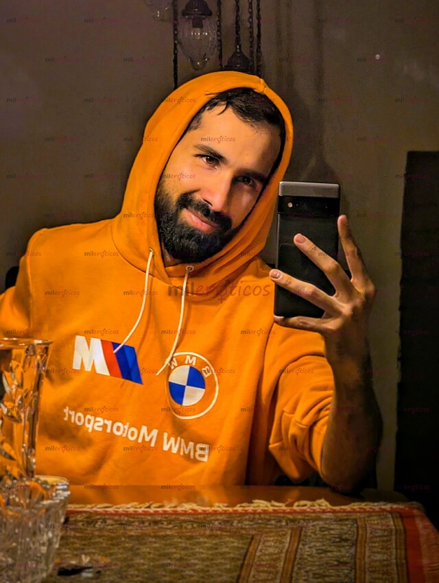 FOTOS DE TALL, ATHLETIC HORNY MIDDLE EASTERN GENTLEMAN.