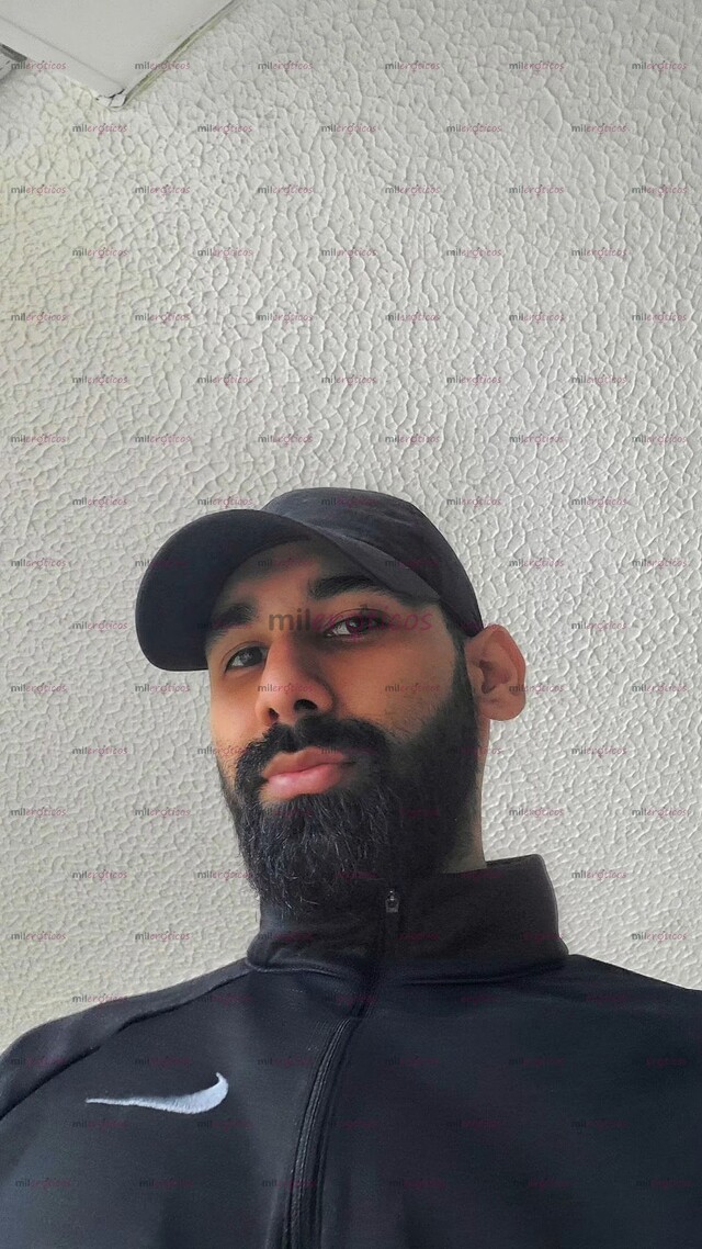 FOTOS DE TALL, ATHLETIC HORNY MIDDLE EASTERN GENTLEMAN.
