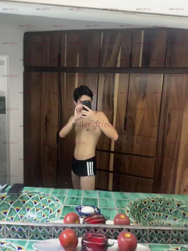 FOTOS DE SOY PATRICK UN TWINK DELGADO ME GUSTA BEBER SALIR Y DISFRUTAR ME ENCANTA EL SEXO