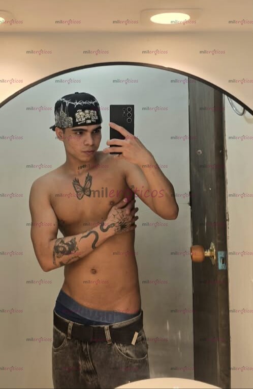 FOTOS DE JOVEN POLLITO DE 23 CON BUENAS VERGA Y MUY COMPLACIENTE