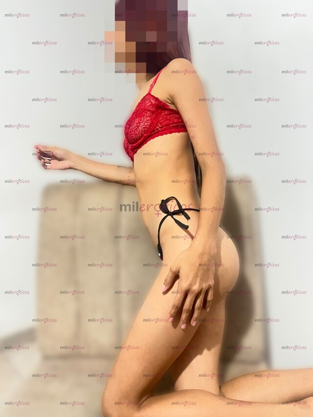 FOTOS DE ESTEICY ! FLACA , CON UNA CHUCHITA SUCCIONADORA ,MUY ROSADITA Y LIMPIECITA