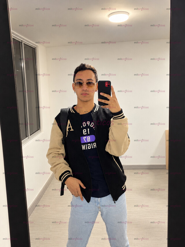 FOTOS DE JOVEN DE 23 AÑOS MASAJISTA ALTO DELGADO .