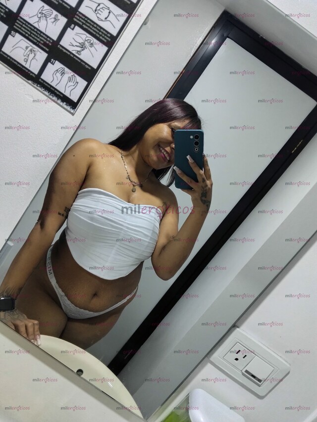 FOTOS DE LINDA MORENA DE LINDO ROSTRO CON ATENCIÓN CARIÑOSA Y SENSUAL
