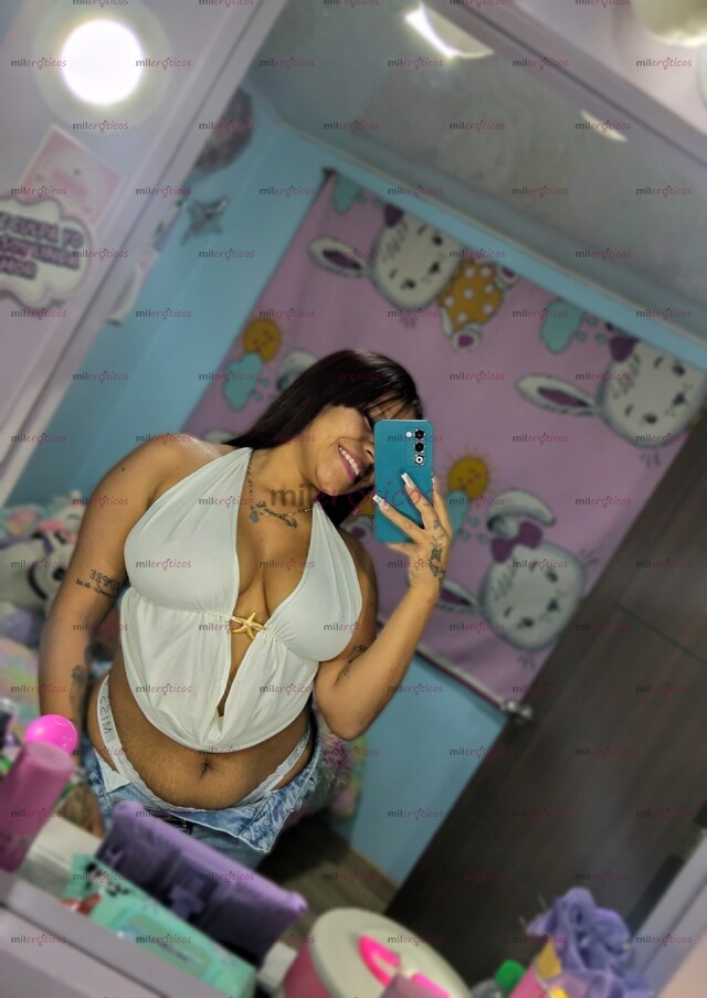 FOTOS DE LINDA MORENA DE LINDO ROSTRO CON ATENCIÓN CARIÑOSA Y SENSUAL
