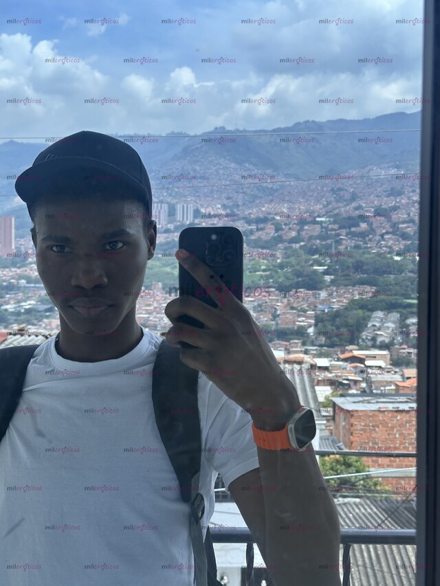 FOTOS DE CHICO NEGRO VERGON 22 CM Y NALGÓN DISPONIBLE DE MENTE ABIERTA