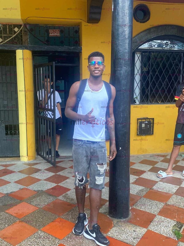 FOTOS DE NEGRO SUPER DOMINANTE Y BASTANTE LECHERO Y SOY SÚPER CALIENTE Y BASTANTE GRANDE