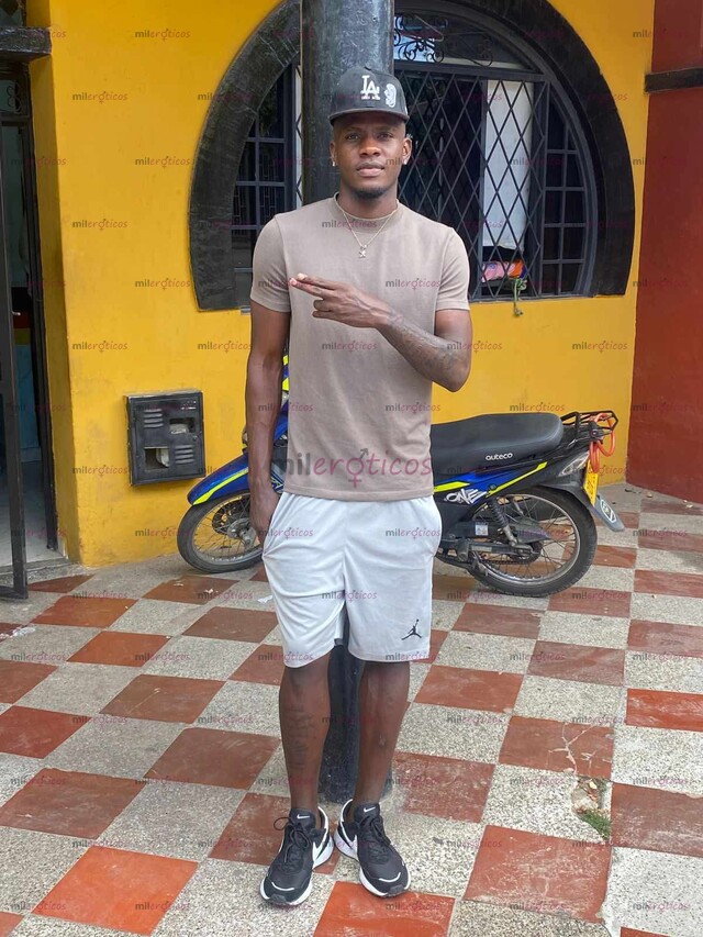 FOTOS DE NEGRO SUPER DOMINANTE Y BASTANTE LECHERO Y SOY SÚPER CALIENTE Y BASTANTE GRANDE