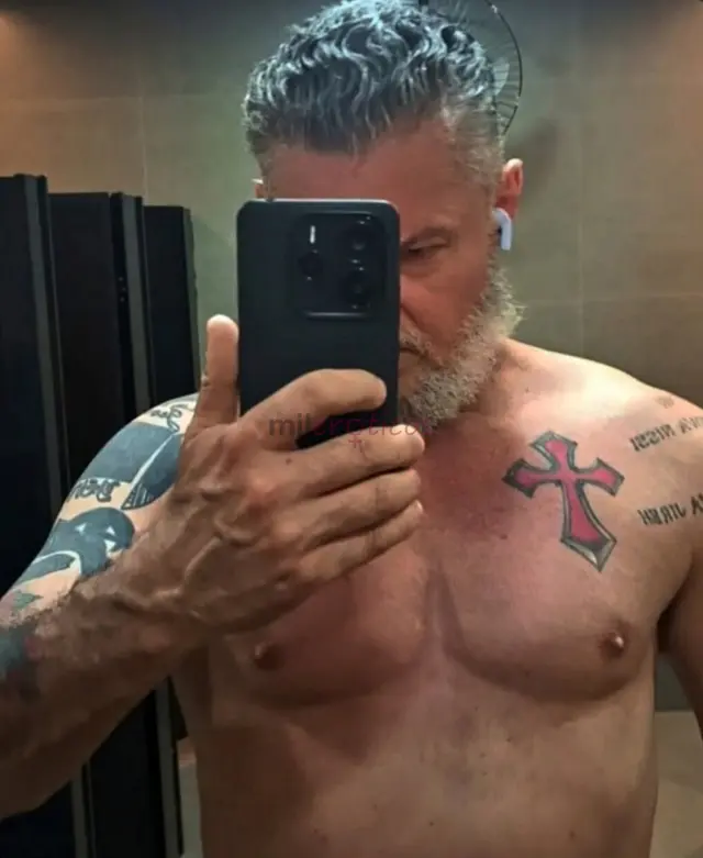 Uma delicia de macho para deixar voce louco na cama experiencia com casais e mulheres realizo suas fantasias sou pauzudo e minha melhor qualidade e go...