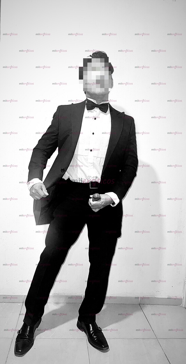 FOTOS DE EJECUTIVO VIP: CABALLERO FINO, MUSCULOSO Y MUY CALIENTE SINGLE , SWINGER