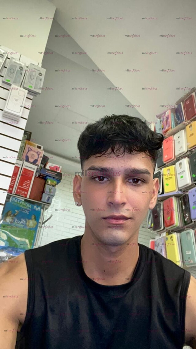 FOTOS DE FLACO ALTO VERSATIL, CON GANAS DE PENSAR COSITAS EN BOGOTA