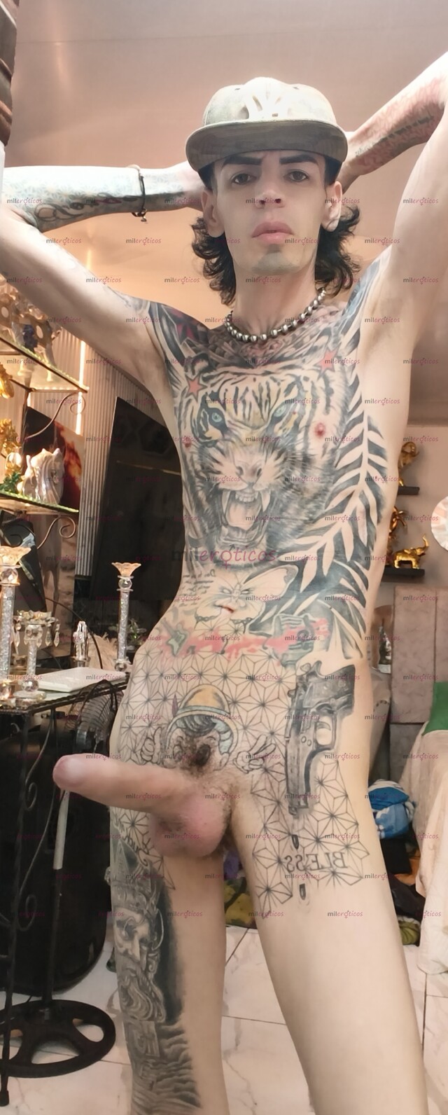 FOTOS DE FLACO ACTIVO BLANCO TATUADO MORBOSO CON SITIO