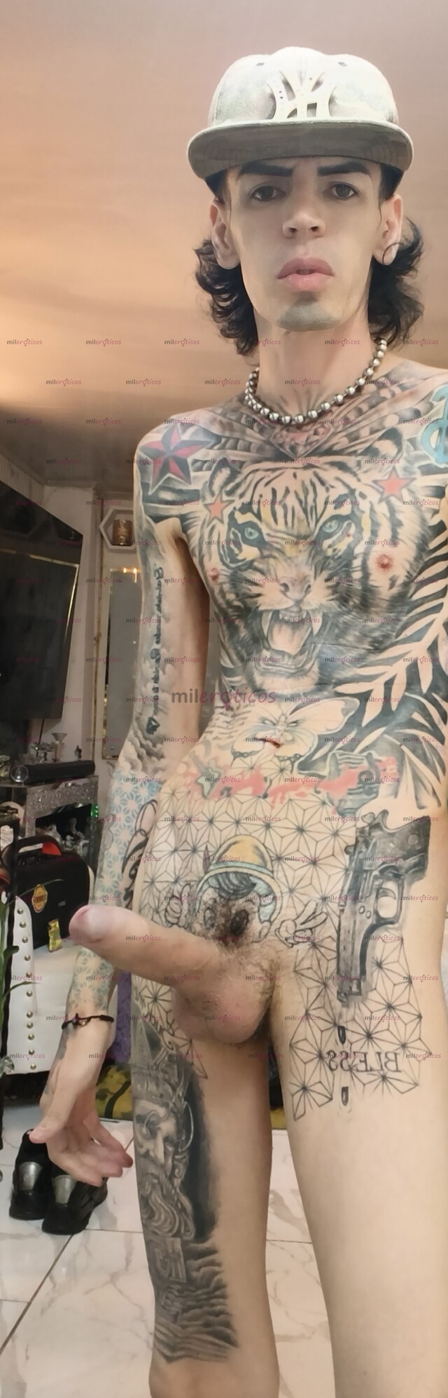 FOTOS DE FLACO ACTIVO BLANCO TATUADO MORBOSO CON SITIO