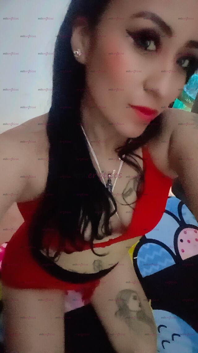 FOTOS DE LA CHICA DE LA MOTORA TATOADA Y SÚPER CALIENTE