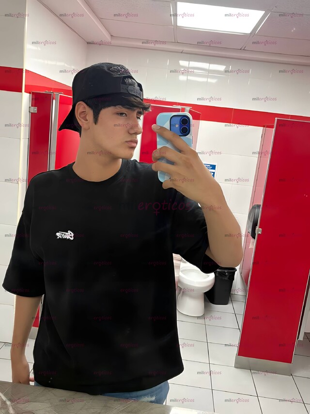 FOTOS DE DOMINIK 18 AÑOS, UNIVERSITARIO MUY CALIENTE EN TU CIUDAD