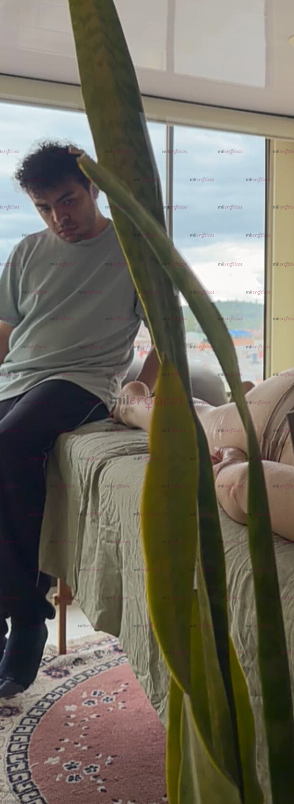 FOTOS DE BIENESTAR Y PLACER FEMENINO: MASAJES PROFESIONALES Y TACTO CONSCIENTE