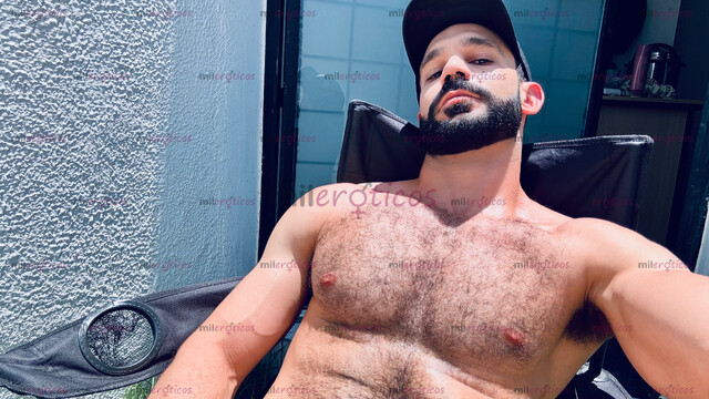 FOTOS DE AQUÍ LLEGÓ TU CUBANO CALIENTE 22 CM, PELO EN PECHO, BUEN CUERPO Y GUAPO