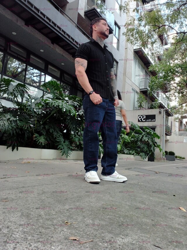 FOTOS DE CUBANO DEPORTISTA EN CDMX.TRATO SERIO .....
