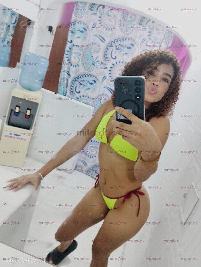 FOTOS DE HERMOSA Y COMPLACIENTE TODA UNA REINA MORENA EXÓTICA LLENA DE MUCHO SEXAPIL .