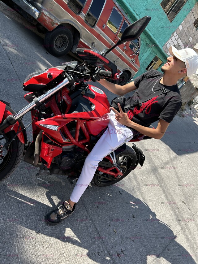 FOTOS DE JOVEN Y CON BUEN AMIGO PRUÉBAME Y NO TE ARREPENTIRÁS