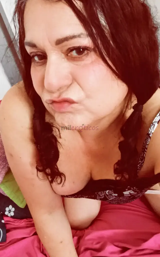 Hola soy marcela una chica trans madura de 50 anos dispuesta hacerte pasar un momento rico de buen sexo besos caricias mamadas doy servicio a hombres...