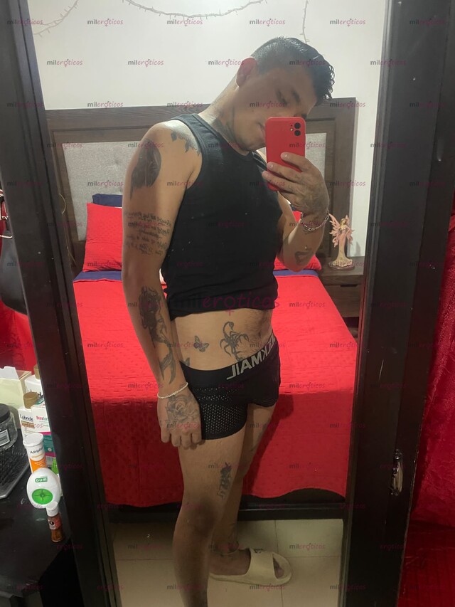 FOTOS DE CHICO ATRACTIVO MORENO TATUADO VERGON SIN PROBLEMA DE ROL