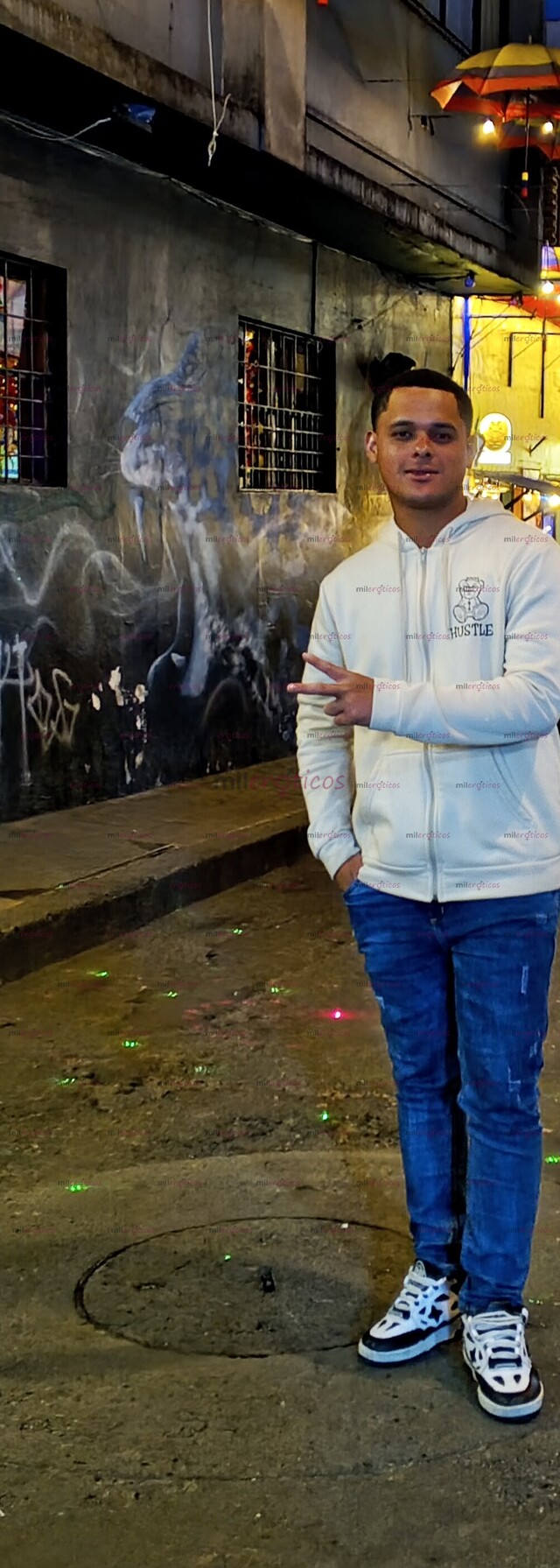 FOTOS DE CARLOS NUEVO EN TU CIUDAD JOVEN DE 20 AÑOS VERGON