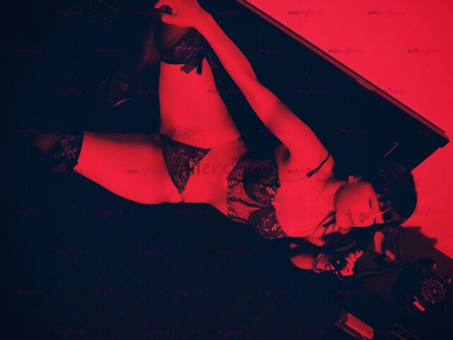 FOTOS DE MADIE, FLAQUITA HERMOSA CON UNA CINTURITA Y CUERPO ESBELTOS