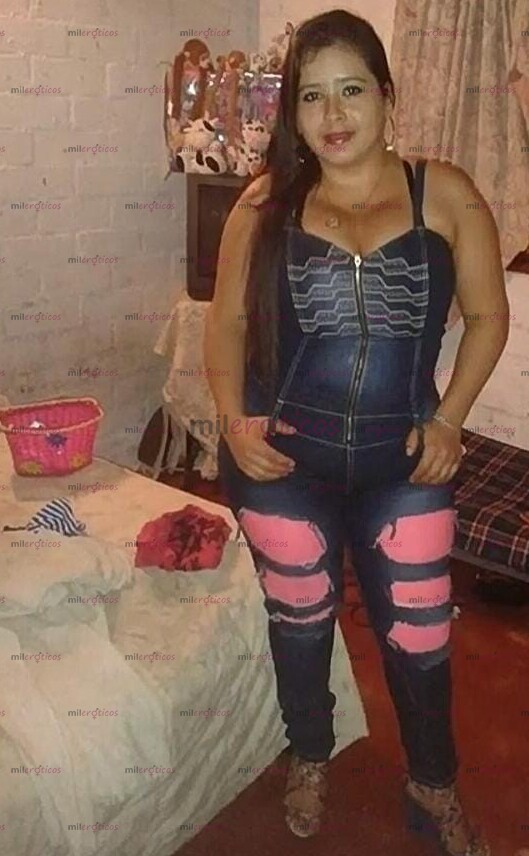 FOTOS DE HERMOSA DAMA .. DE GRANDES TETOTAS , NALGOTAS , PIERNOTOTAS Y VAGINA ESTRECHIT