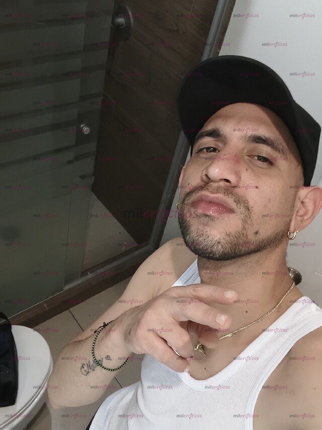 FOTOS DE HOLA MI NOMBRE LUCIANO 30AÑOS DE EDAD CHICO DELGADO MUY DOTADO DISPUESTO A COMPL