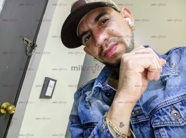 FOTOS DE HOLA MI NOMBRE LUCIANO 30AÑOS DE EDAD CHICO DELGADO MUY DOTADO DISPUESTO A COMPL