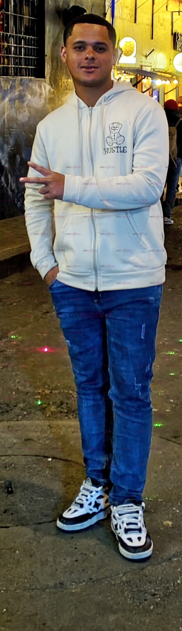 FOTOS DE ACUERPADO JOVEN DE 20 AÑOS CON VERGA DE 20 CM DISPUESTA A COMPLACERTE LLAMAME YA