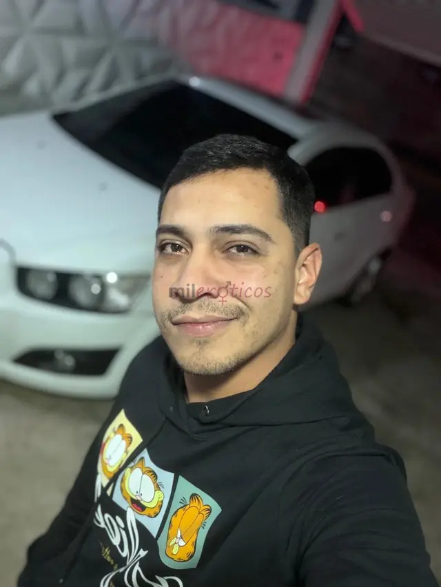 Soy un parcero amable y conversador muy travieso y caliente ganoso estoy dispuesto a cumplir tus fantasias con mucha pasion y lujuria soy un hombre se...
