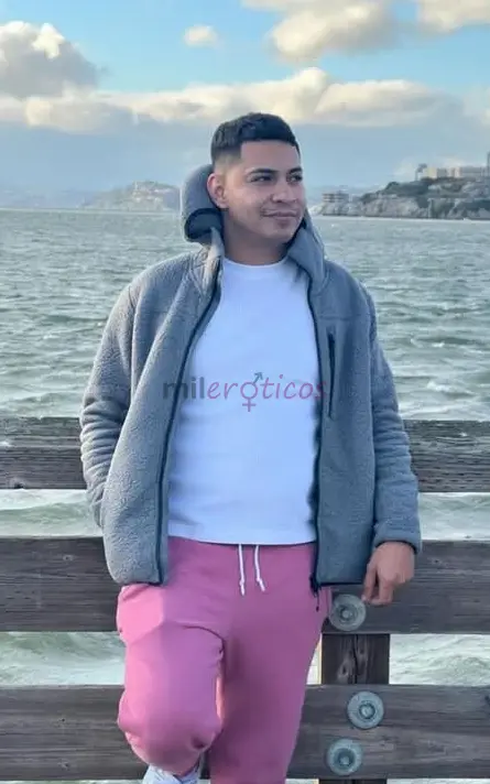 Soy un parcero amable y conversador muy travieso y caliente ganoso estoy dispuesto a cumplir tus fantasias con mucha pasion y lujuria soy un hombre se...