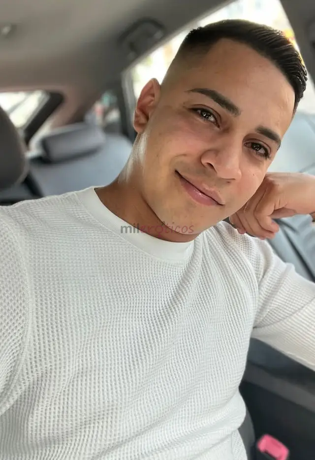 Soy un parcero amable y conversador muy travieso y caliente ganoso estoy dispuesto a cumplir tus fantasias con mucha pasion y lujuria soy un hombre se...