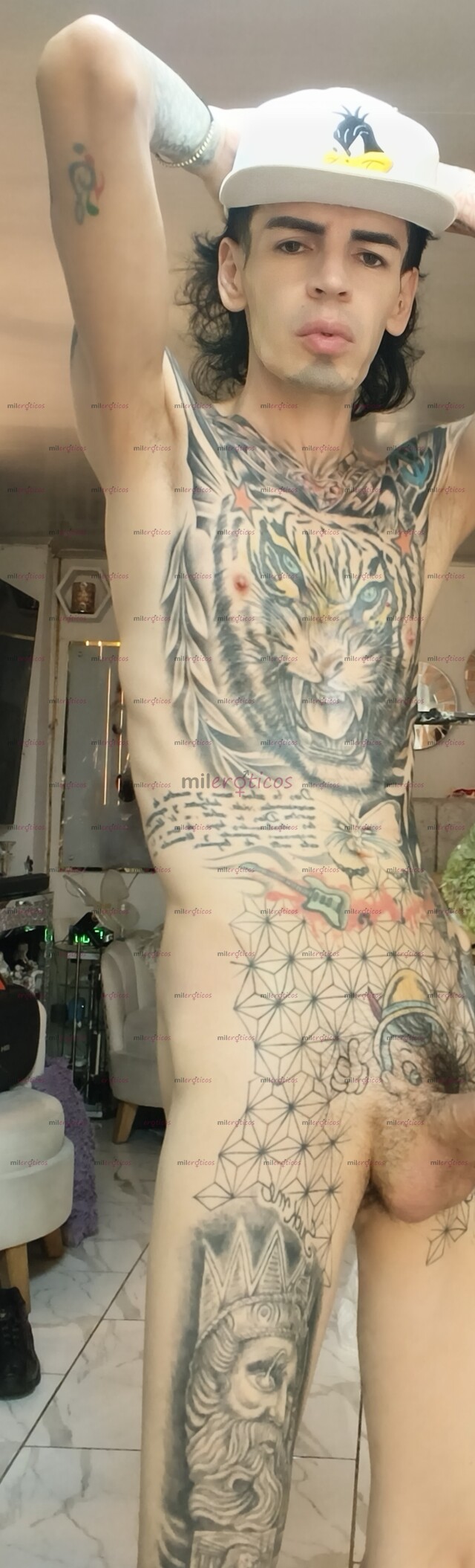 FOTOS DE BLANCO FLACO TATUADO ACTIVO MUY SEXUAL Y MORBOSO