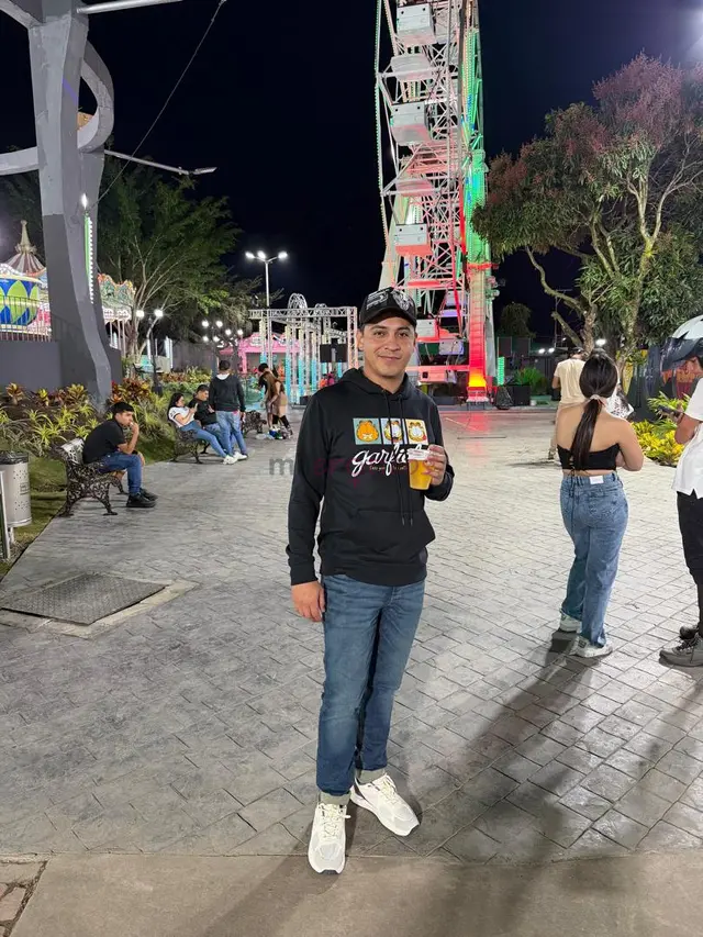 Soy un parcero amable y conversador muy travieso y caliente ganoso estoy dispuesto a cumplir tus fantasias con mucha pasion y lujuria soy un hombre se...