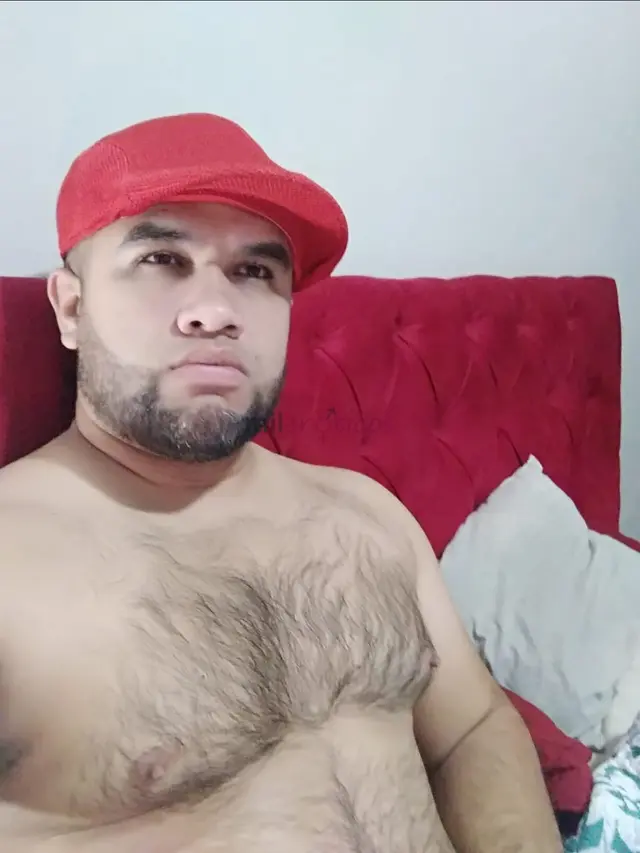 Pasivo sensual y con ganas de disfrutar me encanta la quimica la buena conversacion y dejarme llevar cuando hay conexion soy un hombre discreto atento...