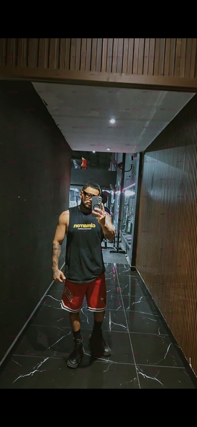 FOTOS DE MASCULINO BARBON DISCRETO MASAGISTA DE VISTA EN TU CIUDAD