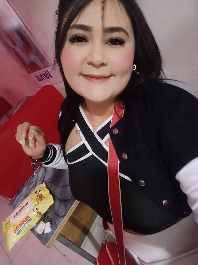 Soy una chica muy extrovertida me encantan las conversaciones calientes y llenas de lujuriasoy complaciente en cualquier fantasia que deseestrato de p...