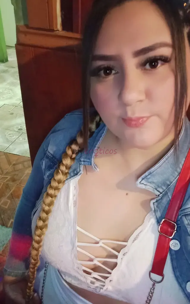 Soy una chica muy extrovertida me encantan las conversaciones calientes y llenas de lujuriasoy complaciente en cualquier fantasia que deseestrato de p...