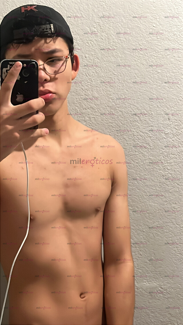 FOTOS DE MIKE, JOVEN MASCULINO EXTROVERTIDO Y COMPLACIENTE