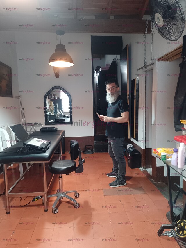 FOTOS DE MASAJISTA PROFESIONAL PASIVO VARONIL 62 AÑOS BARBA BLANCA EN MEDELLIN