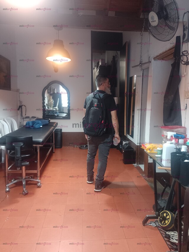 FOTOS DE MASAJISTA PROFESIONAL PASIVO VARONIL 62 AÑOS BARBA BLANCA EN MEDELLIN