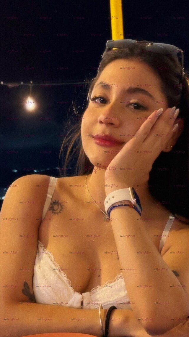 FOTOS DE LINDA 19 AÑOS DELGADITA,INICIANDO EN EL AMBIENTE!!