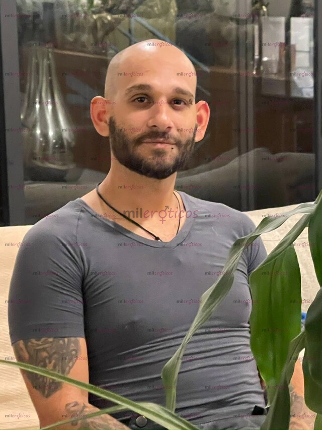 FOTOS DE CUBANO ACTIVO , NOBLE , INGENUO E INOCENTE , RECIÉN LLEGADO, DISPONIBLE