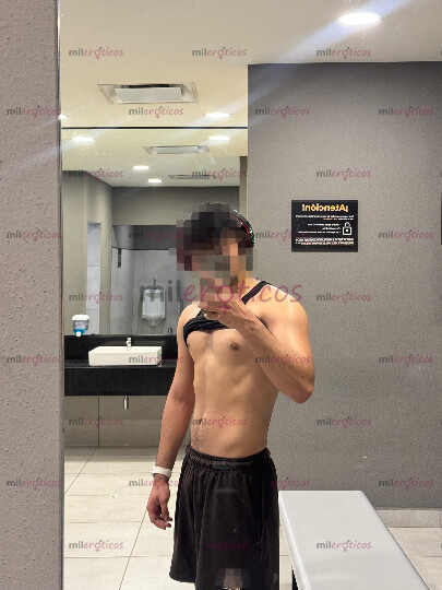 FOTOS DE JOVEN GUAPO Y VARONIL NORTEÑO EN CDMX POCOS DÍAS