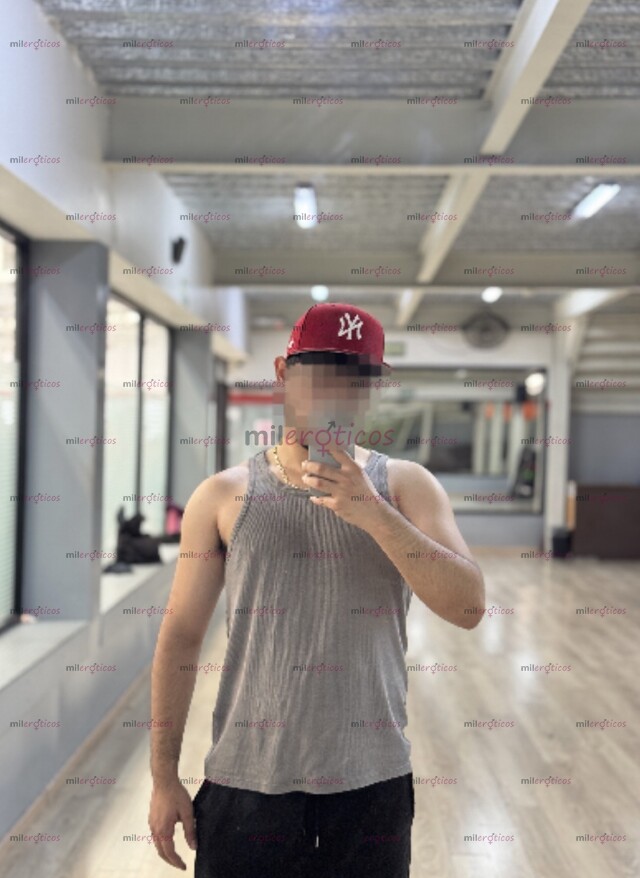 FOTOS DE JOVEN GUAPO Y VARONIL NORTEÑO EN CDMX POCOS DÍAS