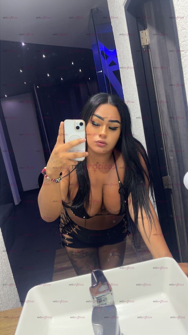 FOTOS DE TÚ RECIBIENDO TU CORTE Y YO ARRIMANDOTE LAS TETAS