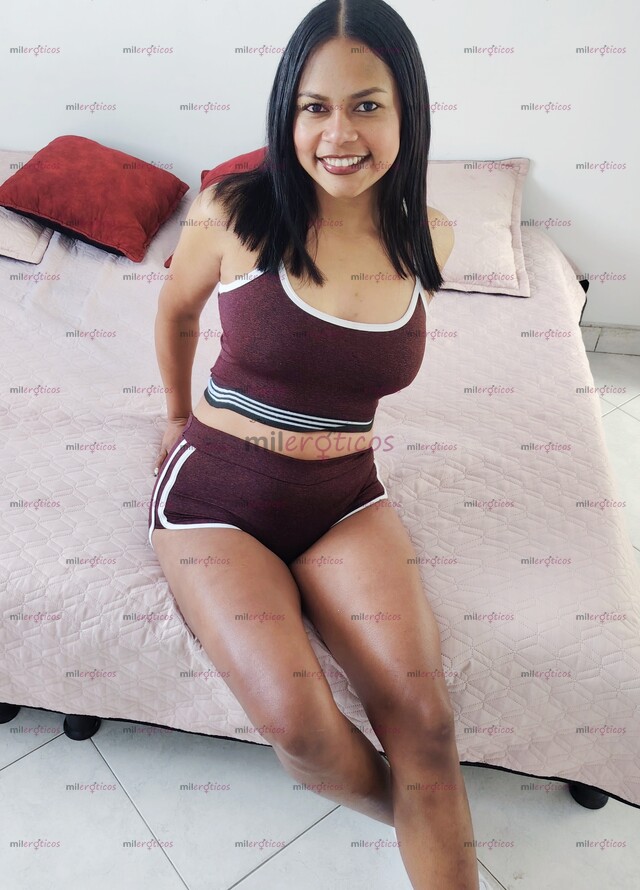 FOTOS DE HERMOSA MUJER MORENA. CON GANAS DE UN BUEN SEXO EN TODAS LAS POSES ANTONELLA